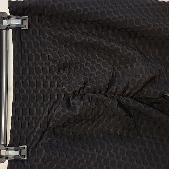 Black Booty Lifting Workout Leggings XL Shapes/Lifts Butt Area - Picture 4 of 7